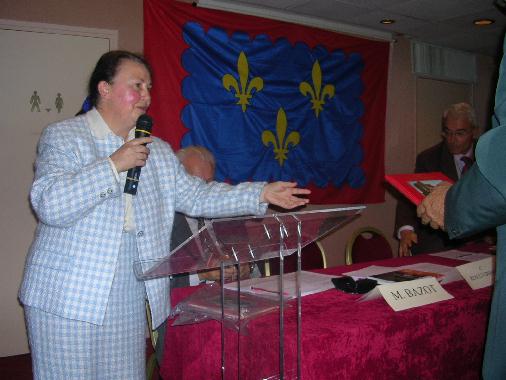 Catherine Réault-Crosnier venant de remettre le prix Saint-Jean Bourdin à Messieurs Jean-Mary Couderc et Régis Miannay, le 4 novembre 2006.