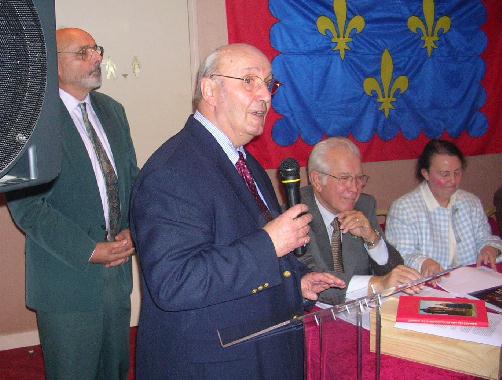 Rgis MIANNAY remerciant l'Acadmie du Berry qui vient de lui dcerner le prix Saint-Jean Bourdin 2006, pour son livre "Le Berry insolite".