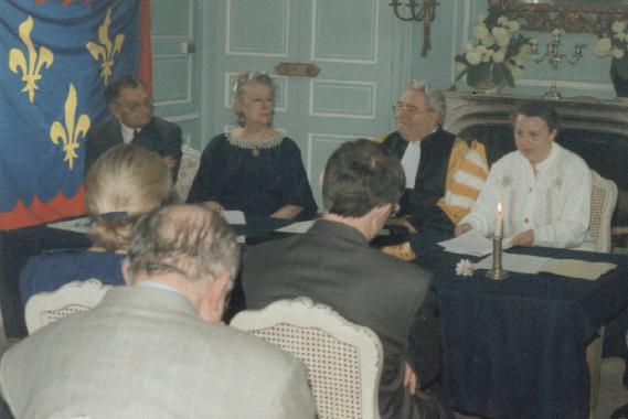 Catherine RÉAULT-CROSNIER devant l'Académie Berrichonne, le 13 mai 1995