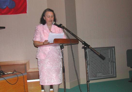 Catherine RÉAULT-CROSNIER prononçant la réponse au discours de réception de Jean-Christophe RUFIN, à l'Académie Berrichonne, le 29 mars 2003.
