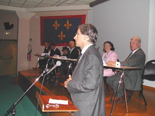 Jean-Christophe RUFIN prononçant son discours de réception à l'Académie Berrichonne, le 29 mars 2003.