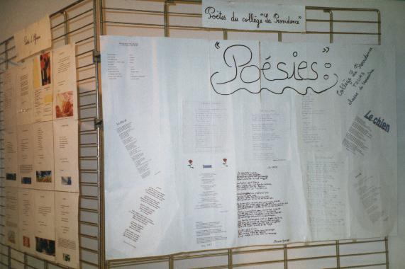Panneau des élèves de 3ème du collège La Providence de Tours exposé au "Mur de poésie de Tours" 2001.