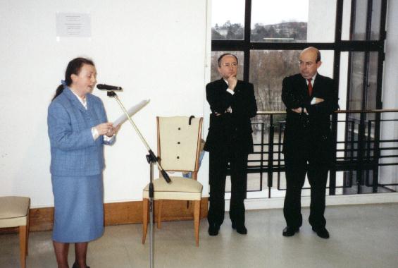 Inauguration du Mur de posie de Tours 2001 - Catherine RAULT-CROSNIER lisant son discours.