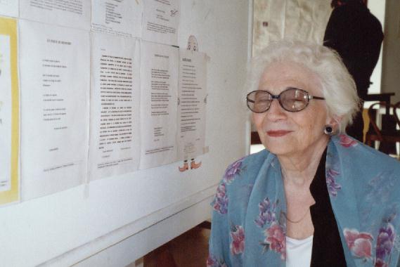 Arlette RIDEL au Mur de poésie de Tours 2001.