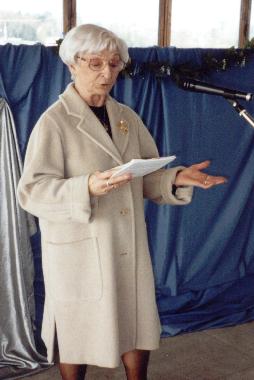 Léa SERRAULT au récital de poésie le 24 mars 2001 à la bibliothèque municipale de Tours.