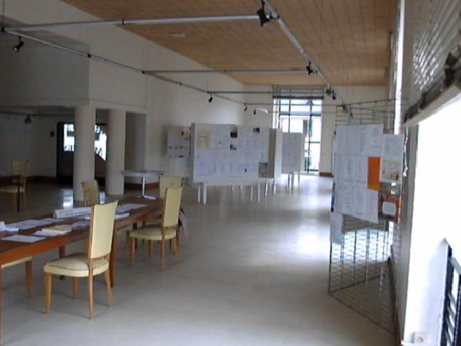Salle de la bibliothèque municipale où a eu lieu le Mur de poésie de Tours 2001.