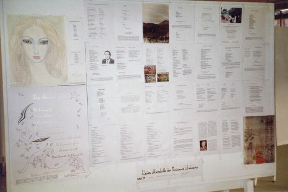 Panneau des poètes de l'Union Mondiale des Écrivains médecins, exposé au Mur de poésie de Tours 2001.