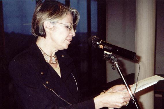 Olga TKACHENKO-BIZEAU au spectacle de poésie de Tours, le 16 mars 2002.