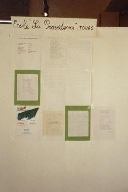 Panneau des élèves du collège La Providence de Tours exposé au "Mur de poésie de Tours" 2002.