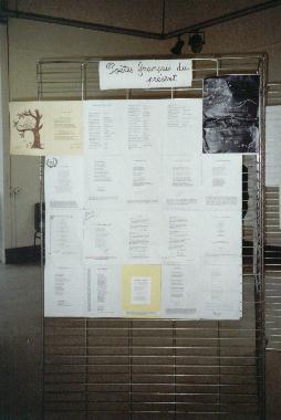 Panneau n° 1 des poètes français du présent exposé au "Mur de poésie de Tours" 2002.