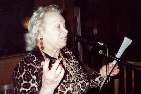 Irna DUBREUIL au "Banquet de la poésie de Tours" 2002.