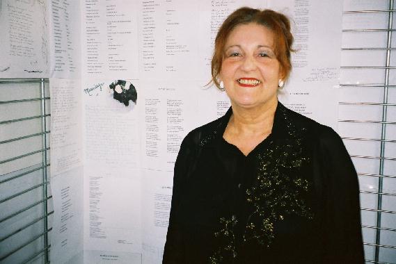 Bernadette BELLUOT-BEAUJEAN au "Mur de poésie de Tours" 2002.