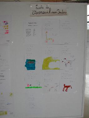Panneau des poèmes des élèves de l'école primaire de Verneuil-sur-Indre, exposés au "Mur de poésie de Tours" 2003.