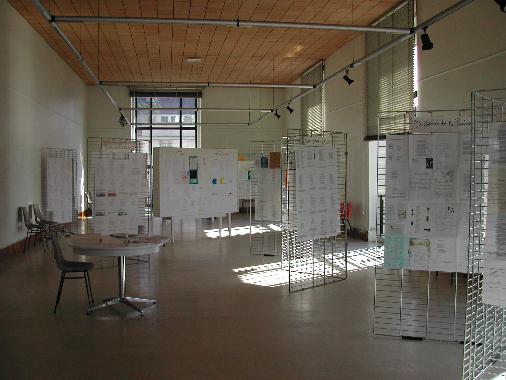 Salle de la bibliothèque municipale de Tours où s'est déroulé le "Mur de poésie de Tours" 2003.
