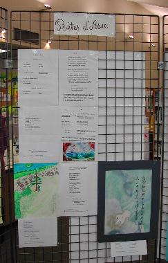 Panneau des poèmes d'Asie exposés au Mur de poésie de Tours 2004.