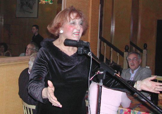Bernadette BELLUOT-BEAUJEAN au Banquet de la poésie de Tours, le 14 mars 2004.