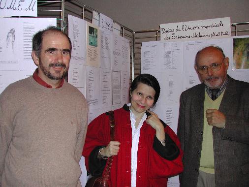Jean-Luc PORHEL, Martine LE COZ et Jean-Marie COUDERC lors de leur visite du Mur de poésie de Tours 2005. 