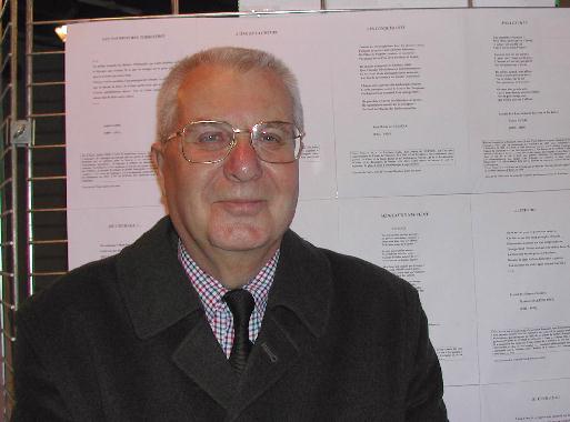 Le Professeur Claude VIEL, prsident de lassociation des Amis de Rabelais et de La Devinire, au Mur de posie de Tours 2005.