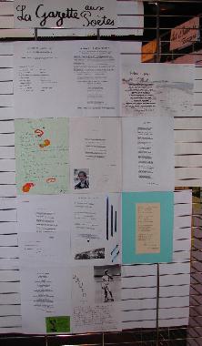 Panneau des membres de l'Association La Gazette aux poètes, exposé au Mur de poésie de Tours 2006.