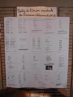 Panneau n° 1 des membres de l'Union Mondiale des Écrivains Médecins, exposé au Mur de poésie de Tours 2006.