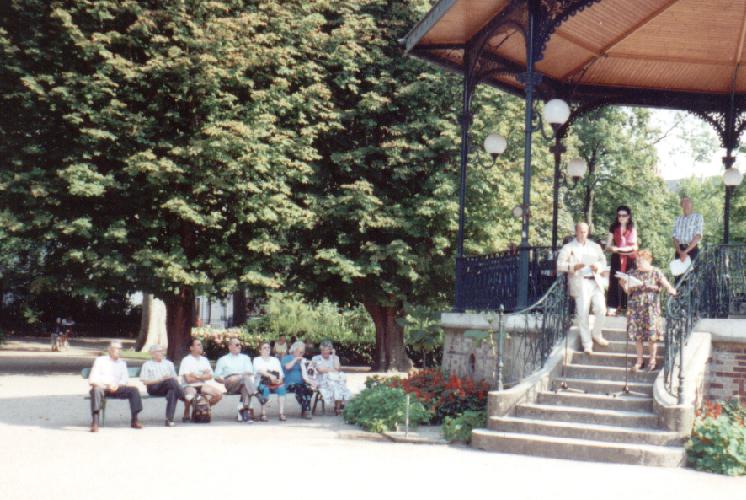 Pendant la lecture de la rencontre sur Francis VIELÉ-GRIFFIN, le 11 août 2000