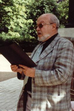 Jean-Jacques ARVERS présentant RONSARD, aux 4èmes rencontres littéraires des Prébendes à TOURS, le 2 août 2002.