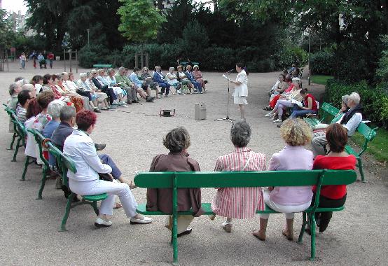 6èmes Rencontres littéraires au jardin des Prébendes à Tours, le 13 août 2004 sur Catherine d'Amboise.