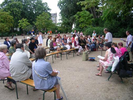 Le public lors de la Rencontre littéraire du 1er août 2008, consacrée à l’abbé Pierre.