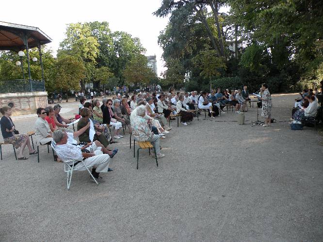 Le public lors de la Rencontre littéraire du 28 août 2009, consacrée au Docteur Ledouble et Rabelais.