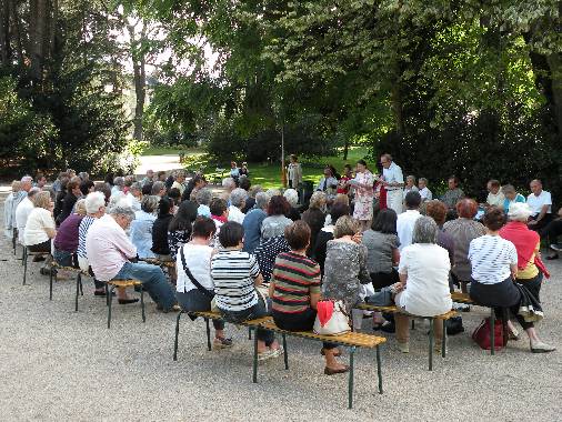 Le public lors de la rencontre littéraire consacrée à René Descartes, le 12 août 2011, dans le jardin des Prébendes à Tours.