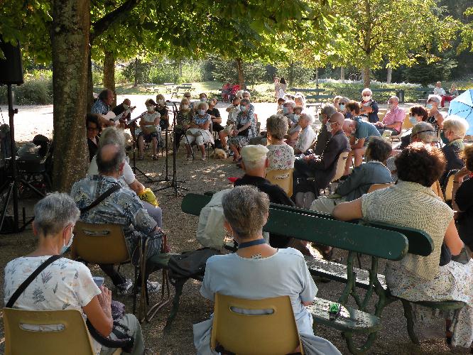 Une partie du public lors de la Rencontre littéraire consacrée à la vie et l'œuvre de Victor Hugo, le 21 août 2020.